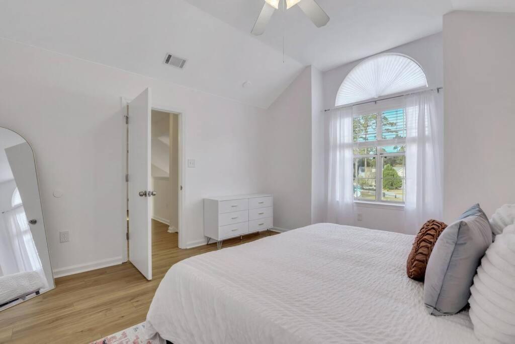The Dream House: 3 Bed 3 Bath Apartment Savannah