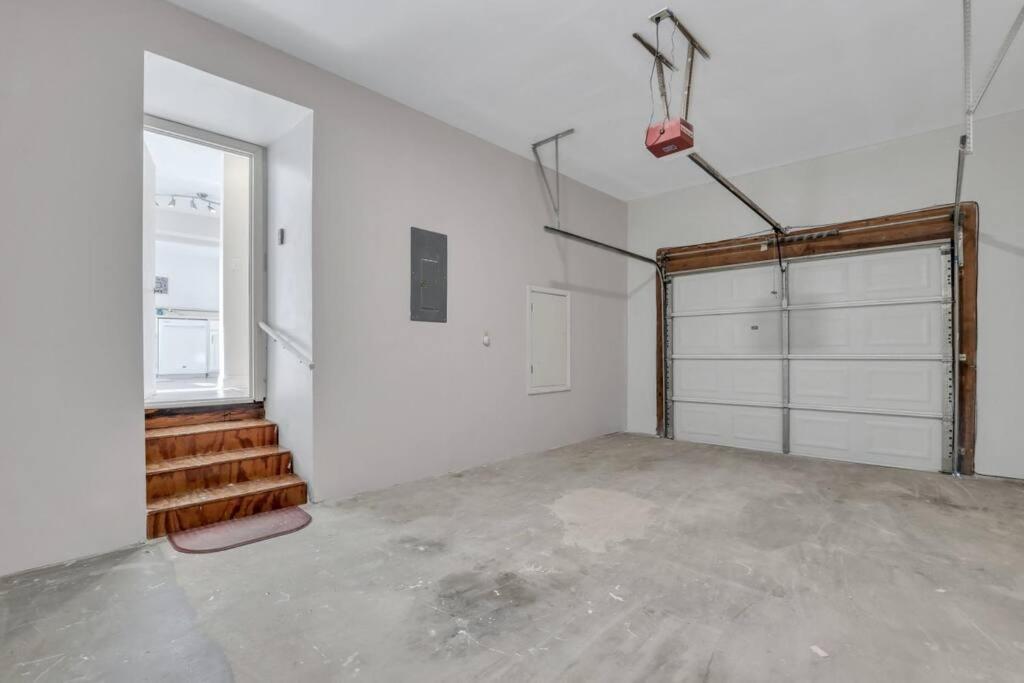 The Dream House: 3 Bed 3 Bath *