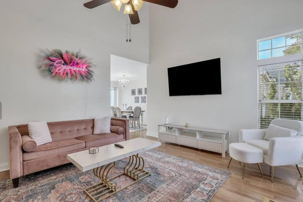 The Dream House: 3 Bed 3 Bath Apartment Savannah